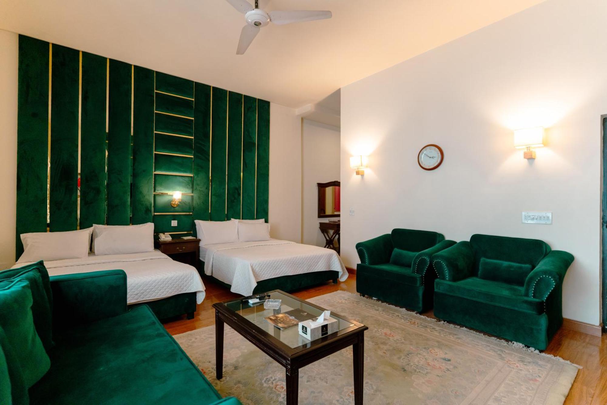 Vip House Peshawar Hotel Bagian luar foto