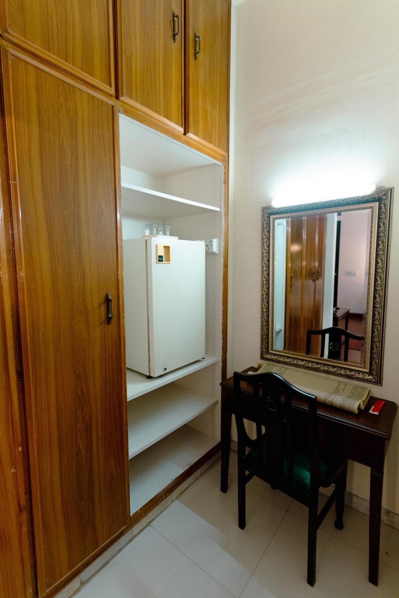 Vip House Peshawar Hotel Bagian luar foto