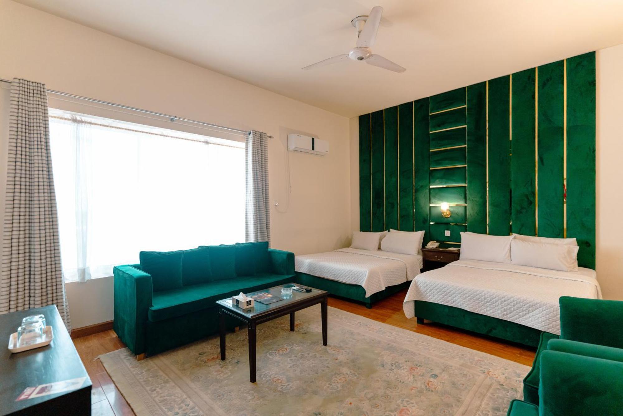 Vip House Peshawar Hotel Bagian luar foto