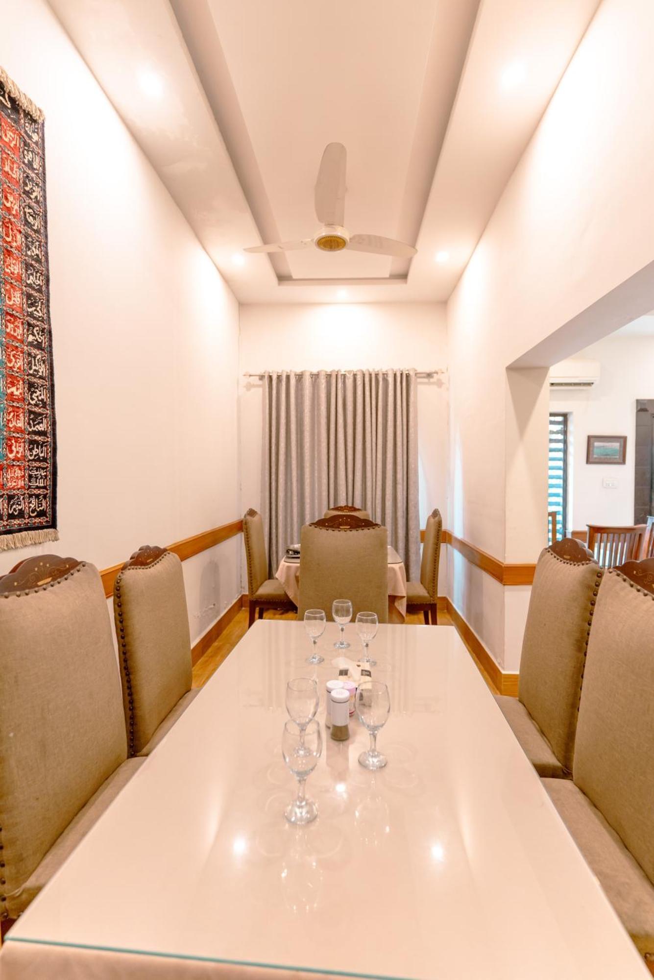 Vip House Peshawar Hotel Bagian luar foto